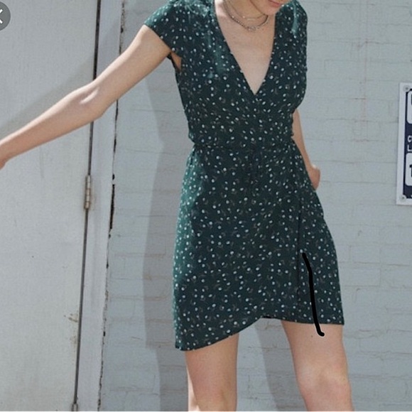 Brandy melville green wrap dress floral green - Picture 1 of 5
